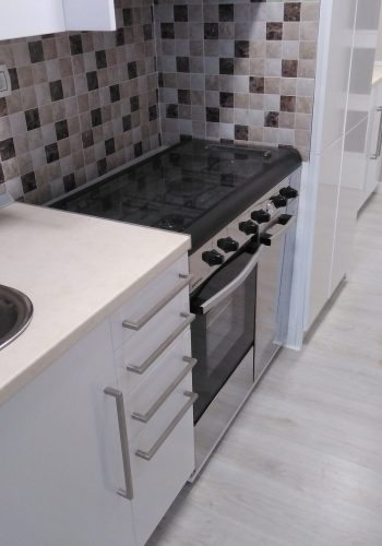 Cocina adaptada al espacio 1 (1)