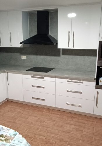 Cocina blanco veteado