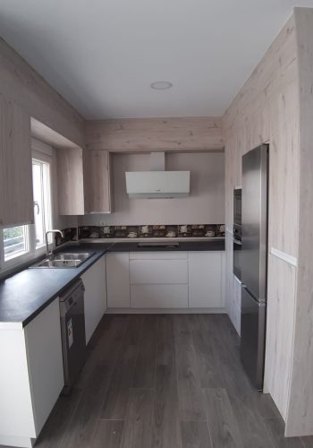 Cocina en color roble decape y blanco 1 (3)