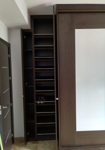Dormitorio diseñado y fabricado a medida, con impresion en puertas, puertas de corredera y espacios aprovechados 1 (3)