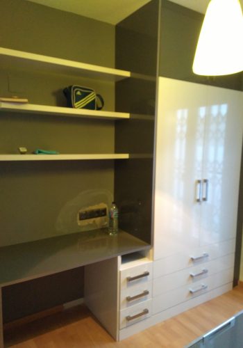 Dormitorio en gris y blanco brillo hecho a medida 2