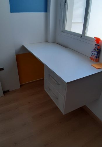 Dormitorio juvenil, con camas nido, armario en L y adaptado a todo uso 1 (7)