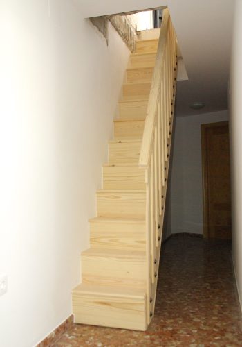 Escalera hecha a medida para la subida a desvan (1)