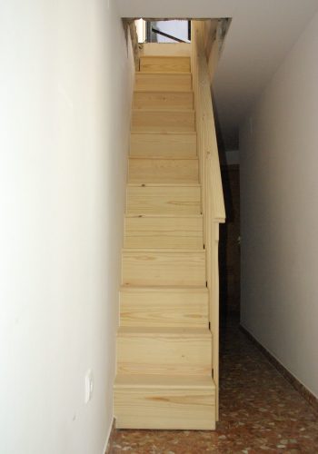 Escalera hecha a medida para la subida a desvan (2)
