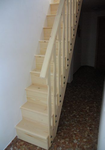 Escalera hecha a medida para la subida a desvan (3)