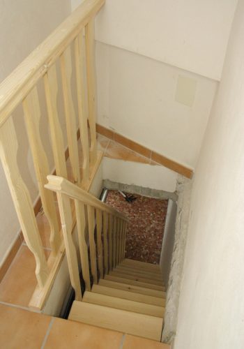 Escalera hecha a medida para la subida a desvan (6)