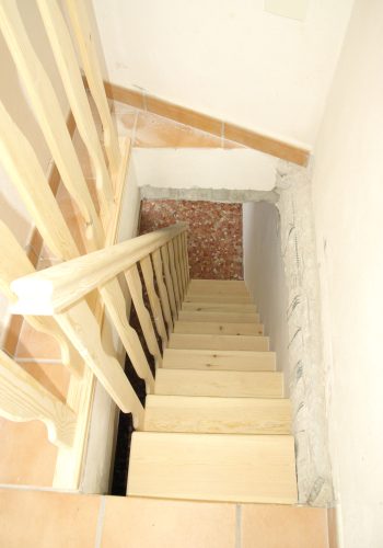 Escalera hecha a medida para la subida a desvan (7)