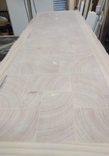 Mesa de diseño en pino y tablero reformado 1 (1)