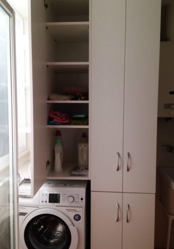 Mueble adaptado al espacio y utensilios del mismo. 1 (2)