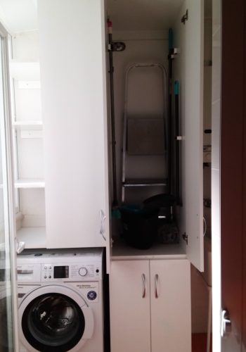 Mueble adaptado al espacio y utensilios del mismo. 1 (3)