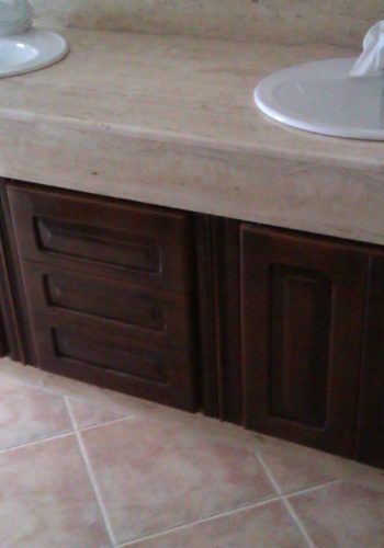 Mueble adaptado al hueco para el baño, junto al espejo compañero 1 (2)