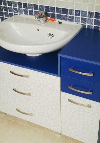 Mueble de baño adaptado al lavabo de pie 1 (2)