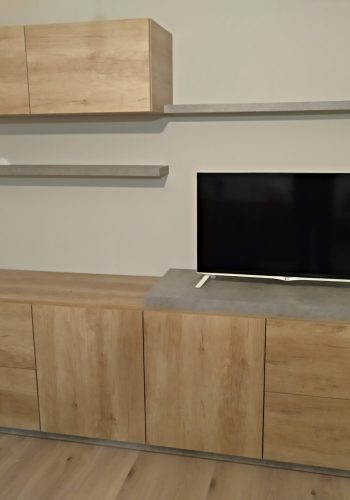 Mueble de salon hecho a medida en roble claro 1