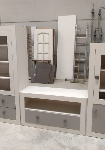 Mueble salon en color blanco cuero, y gris tejido (1)