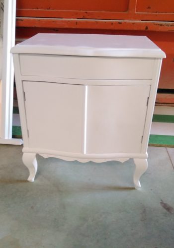 Restauración de dormitorio antiguo a blanco satinado (14)