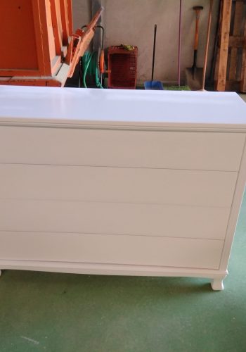 Restauración de dormitorio antiguo a blanco satinado (17)