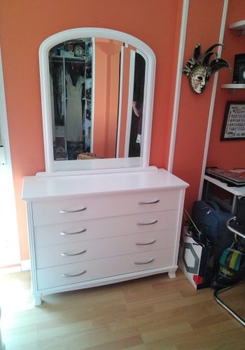 Restauración de dormitorio antiguo a blanco satinado (19)